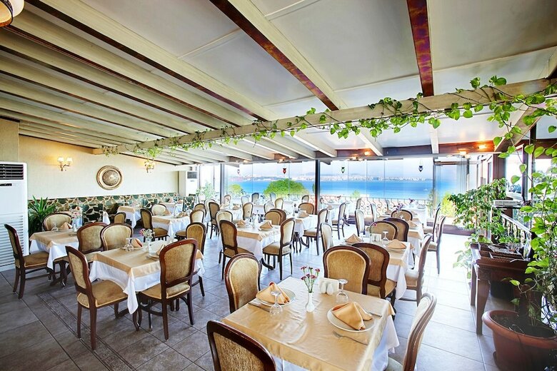 Azade Hotel