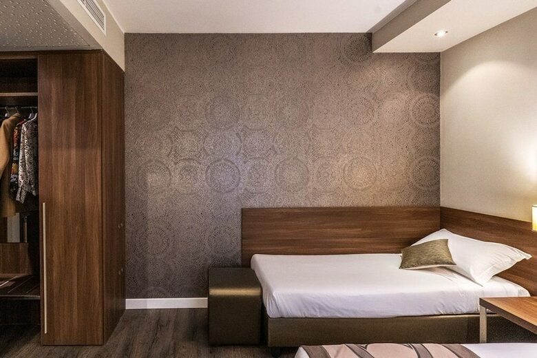 Smart Hotel Holiday