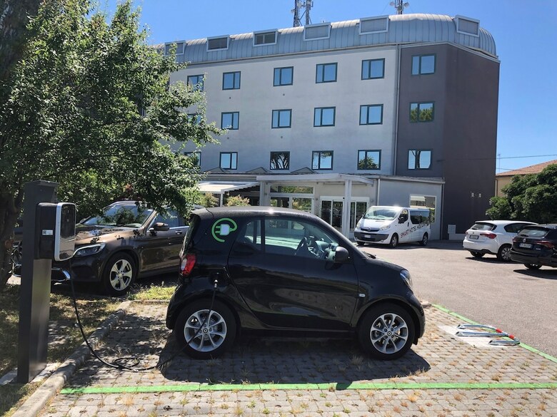 Smart Hotel Holiday