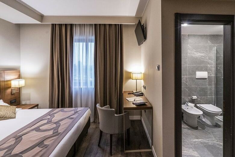 Smart Hotel Holiday