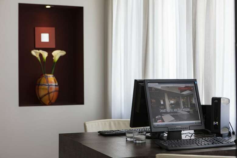 Smart Hotel Holiday