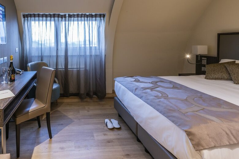 Smart Hotel Holiday