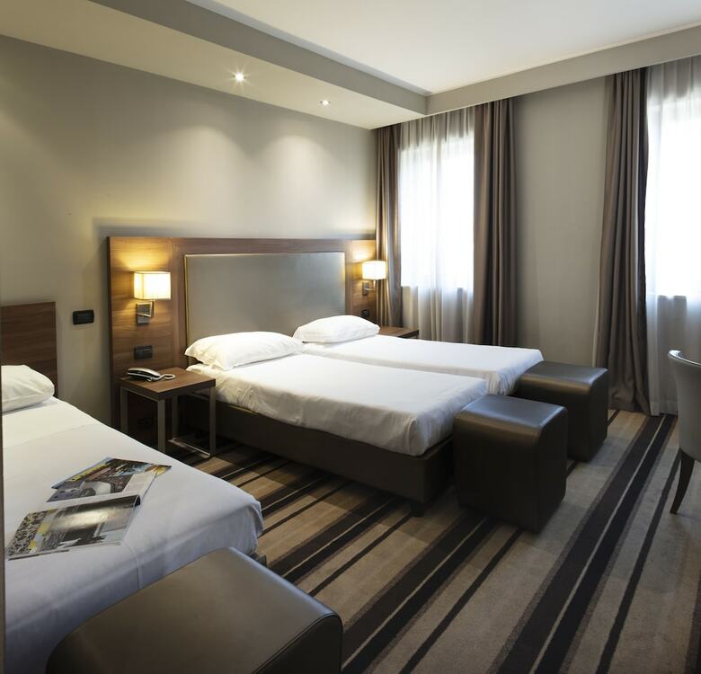 Smart Hotel Holiday