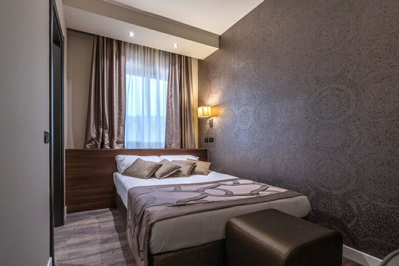 Smart Hotel Holiday