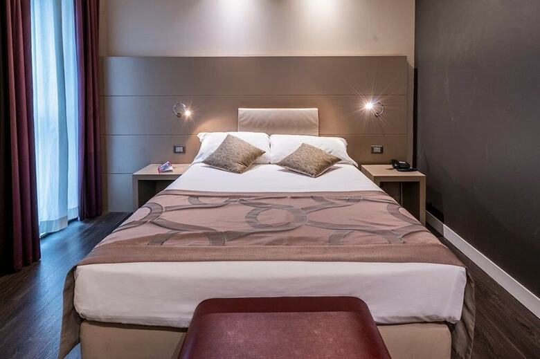 Smart Hotel Holiday