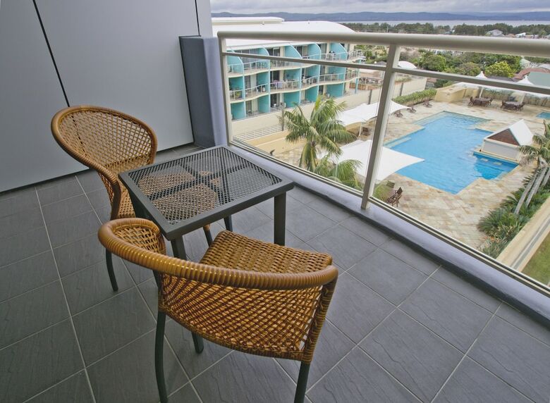 Aparthotel Oaks The Entrance Waterfront Suites