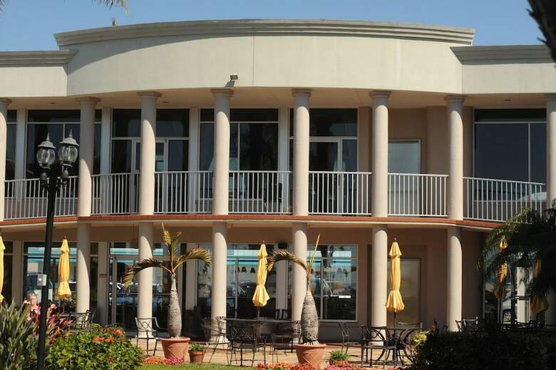 Hotel Thunderbird Beach Resort