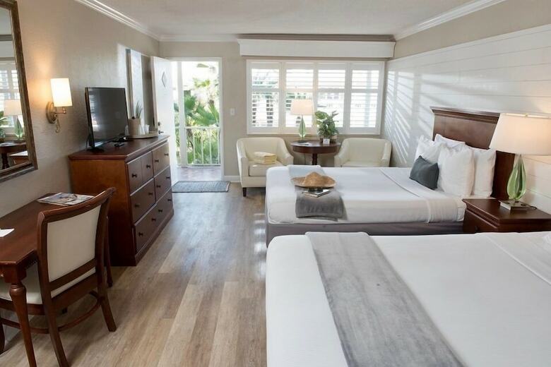 Hotel Thunderbird Beach Resort