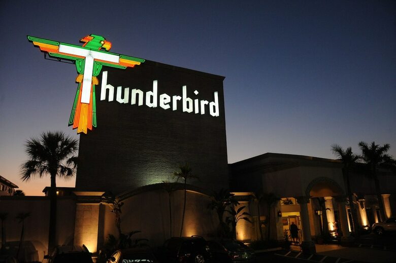 Hotel Thunderbird Beach Resort