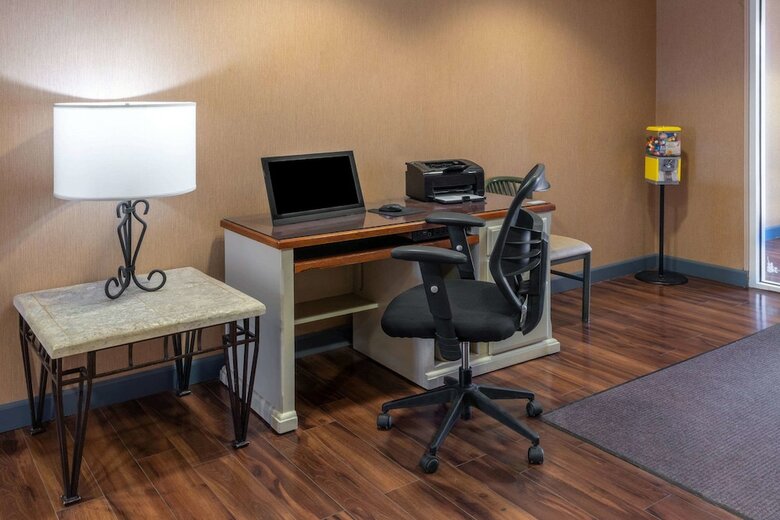 Hotel Microtel Inn & Suites By Wyndham Raton