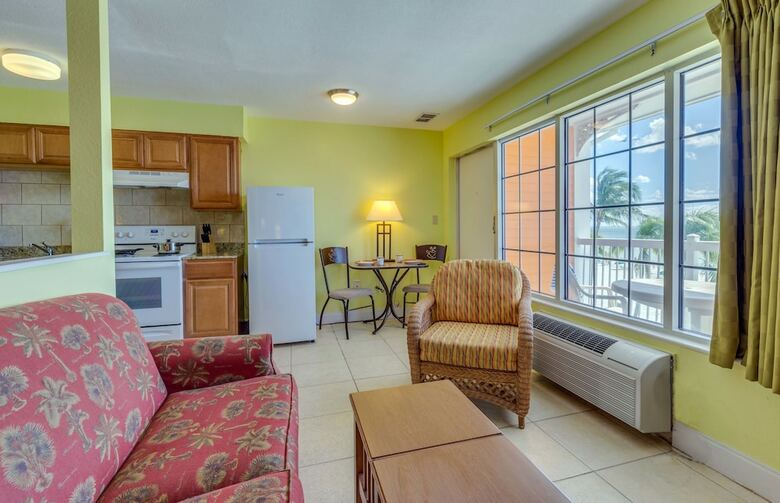 Pierview Hotel & Suites