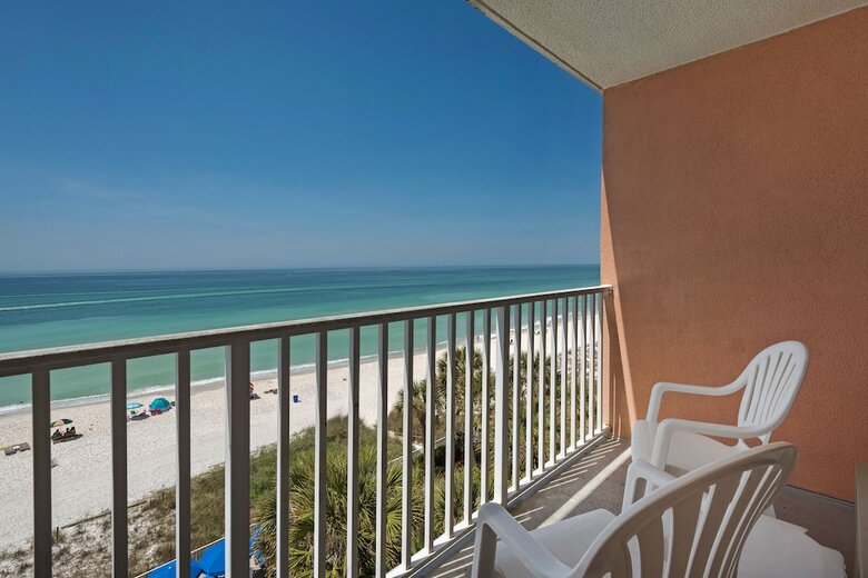 Hotel Beachcomber By The Sea