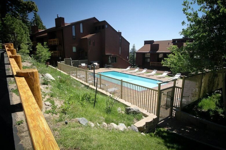 Mammoth Ski & Racquet Club