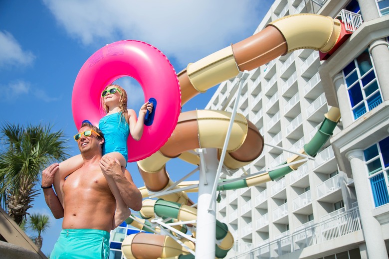 Hotel Crown Reef Beach Resort And Waterpark