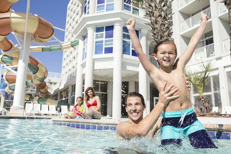 Hotel Crown Reef Beach Resort And Waterpark
