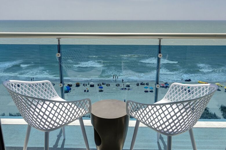 Hotel Crown Reef Beach Resort And Waterpark