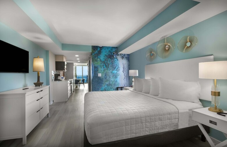 Hotel Crown Reef Beach Resort And Waterpark