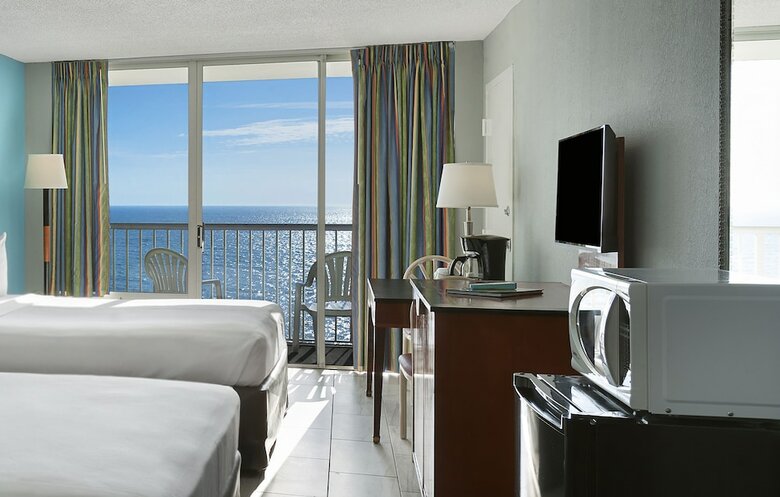 Hotel Crown Reef Beach Resort And Waterpark