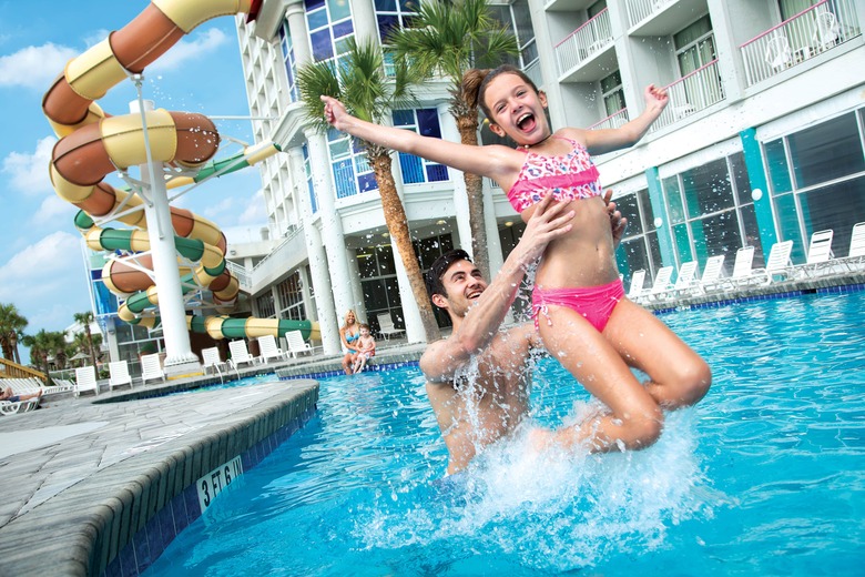 Hotel Crown Reef Beach Resort And Waterpark