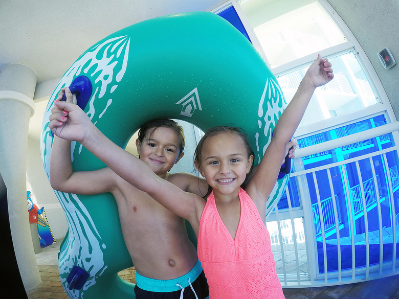 Hotel Crown Reef Beach Resort And Waterpark