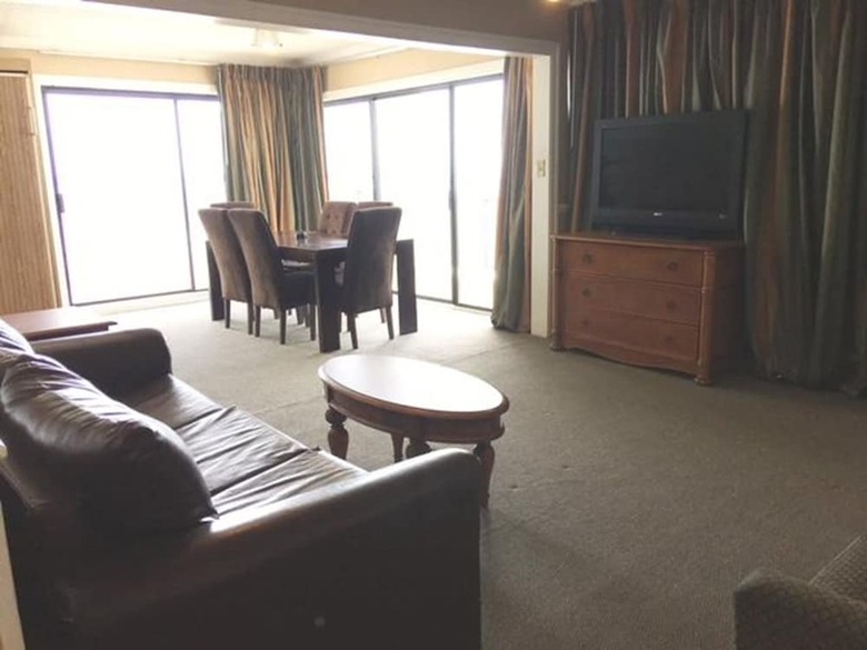 Hotel Polynesian Beach & Golf Resort