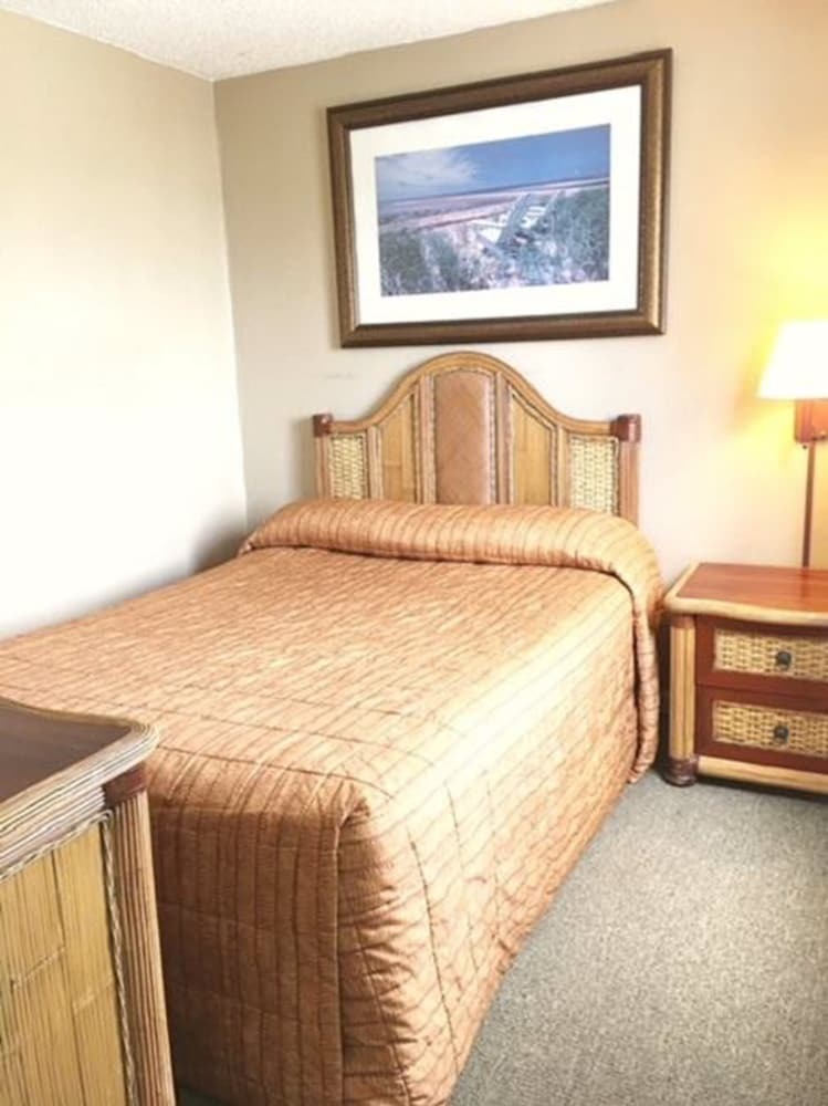 Hotel Polynesian Beach & Golf Resort