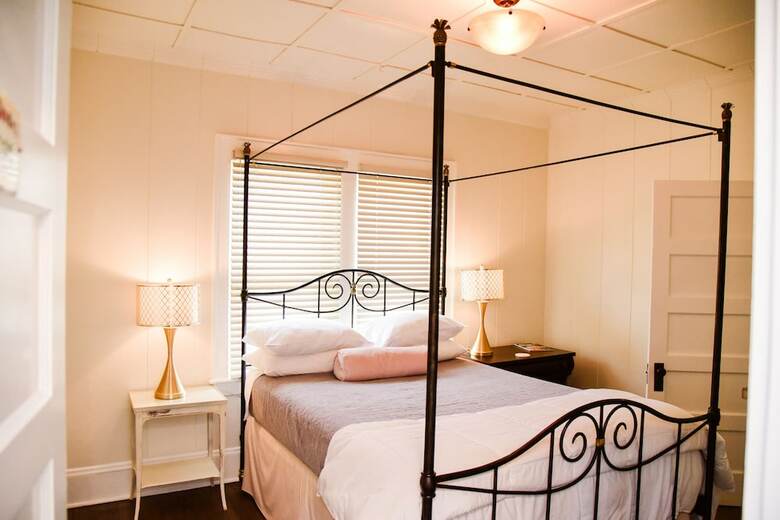 Azalea Inn Bed & Breakfast