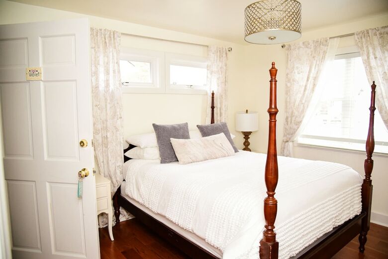 Azalea Inn Bed & Breakfast