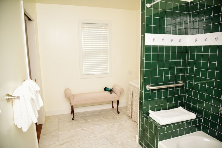 Azalea Inn Bed & Breakfast