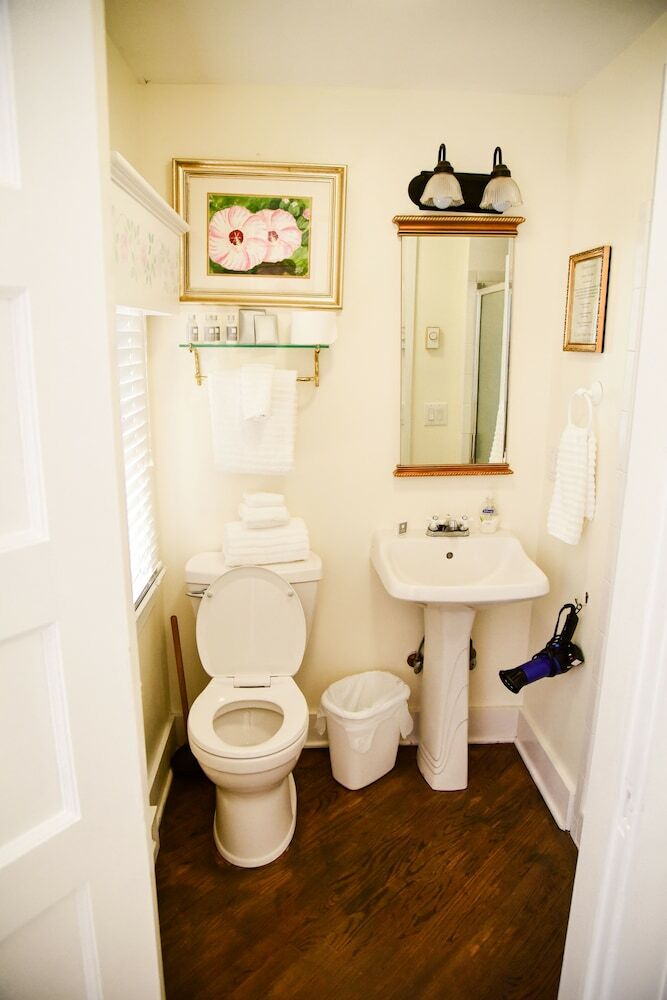 Azalea Inn Bed & Breakfast