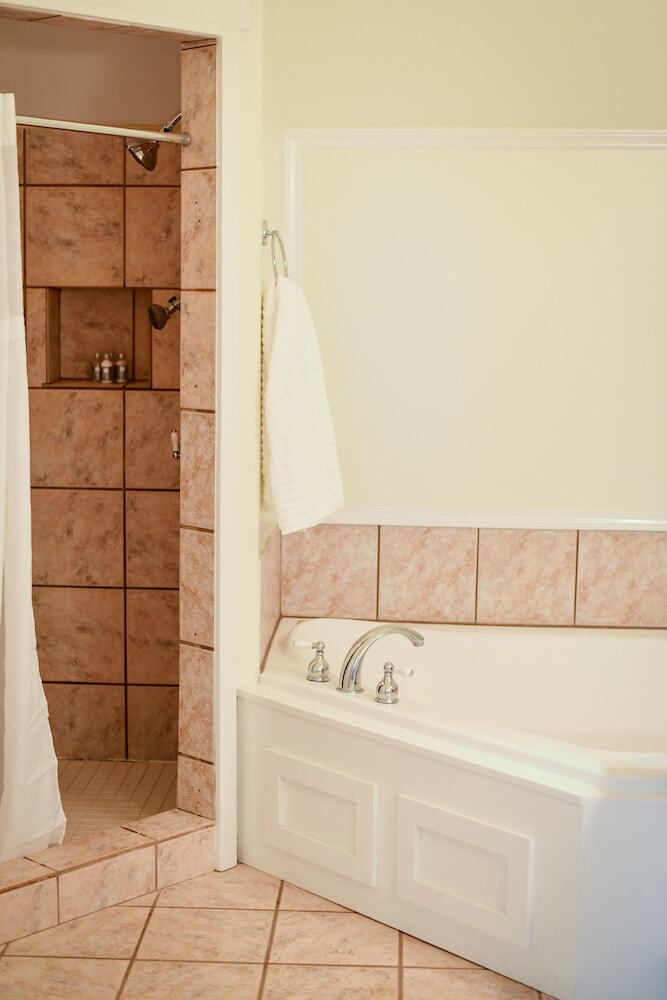 Azalea Inn Bed & Breakfast