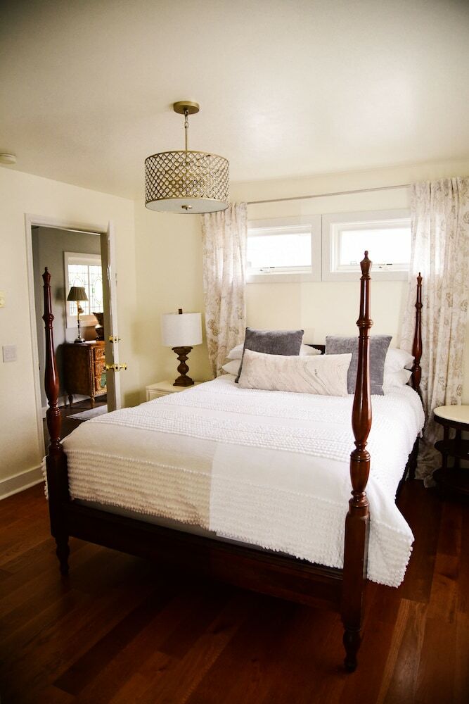 Azalea Inn Bed & Breakfast