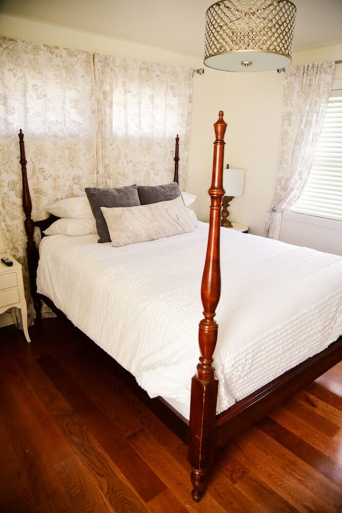 Azalea Inn Bed & Breakfast