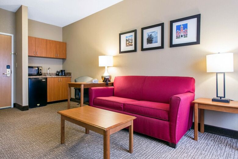 Hotel Comfort Suites Wilmington Near Downtown