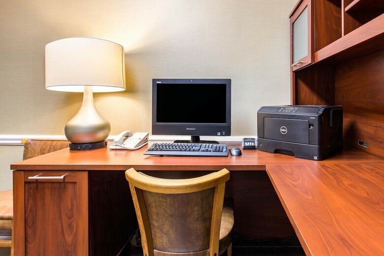 Hotel Comfort Suites Wilmington Near Downtown