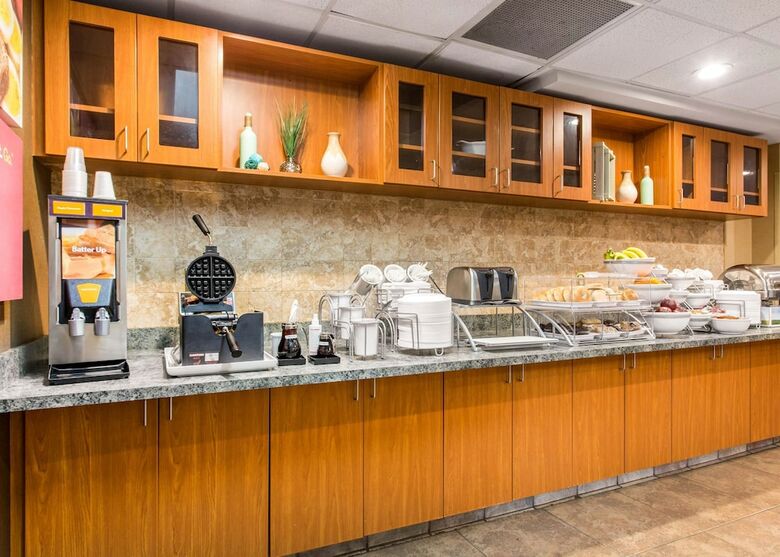 Hotel Comfort Suites Wilmington Near Downtown