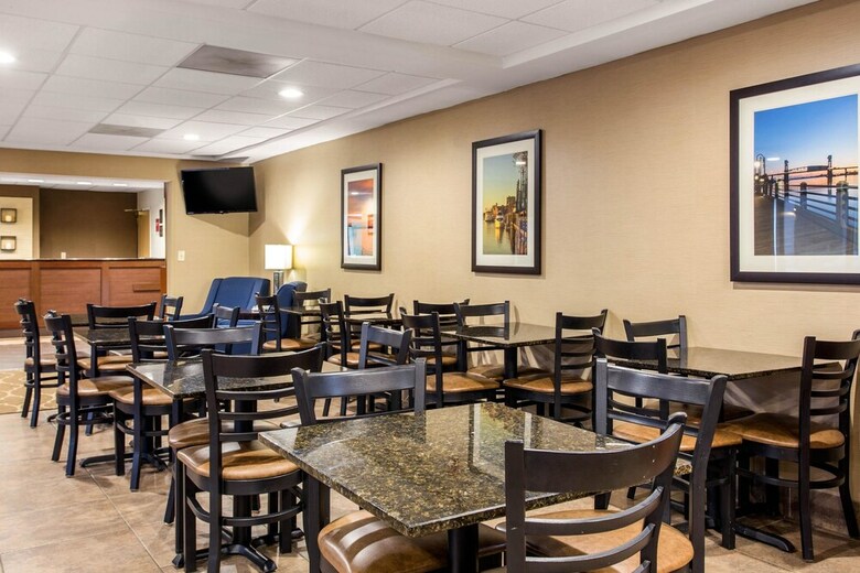 Hotel Comfort Suites Wilmington Near Downtown
