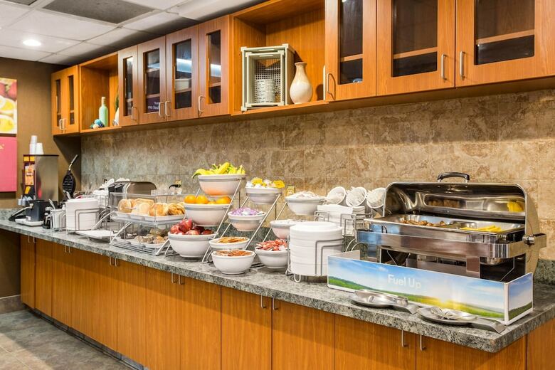 Hotel Comfort Suites Wilmington Near Downtown