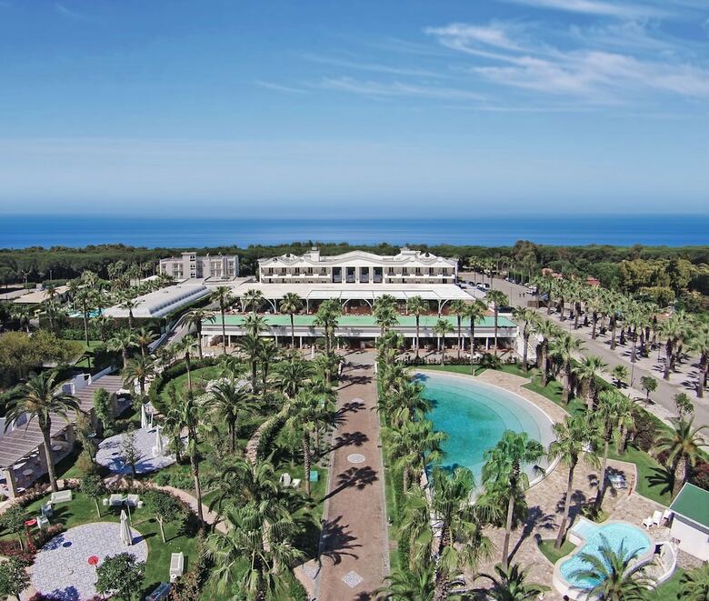 Savoy Beach Hotel