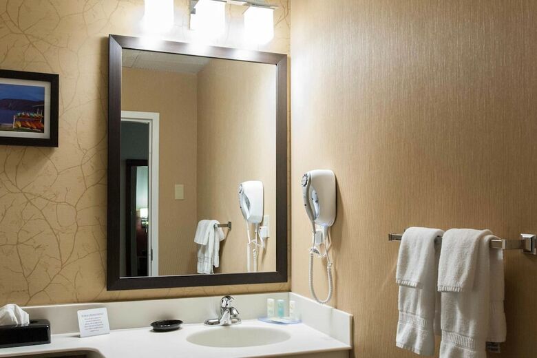 Quality Hotel & Suites