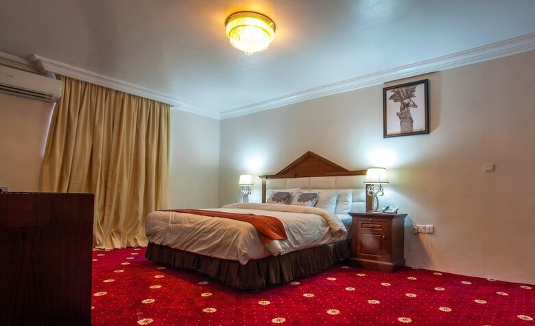 Hotel Caledonian Suites