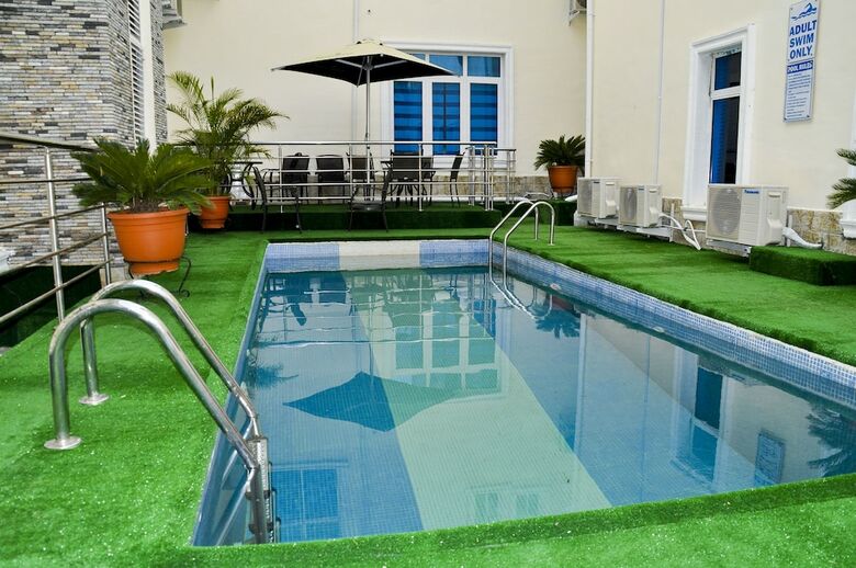 Hotel Caledonian Suites