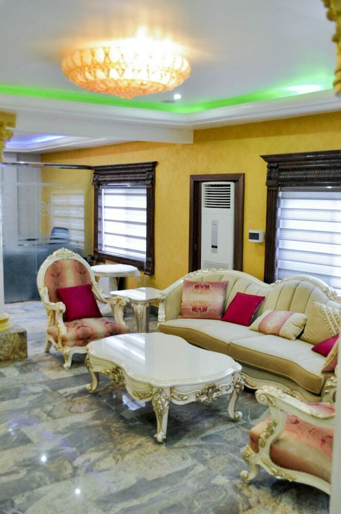Hotel Caledonian Suites