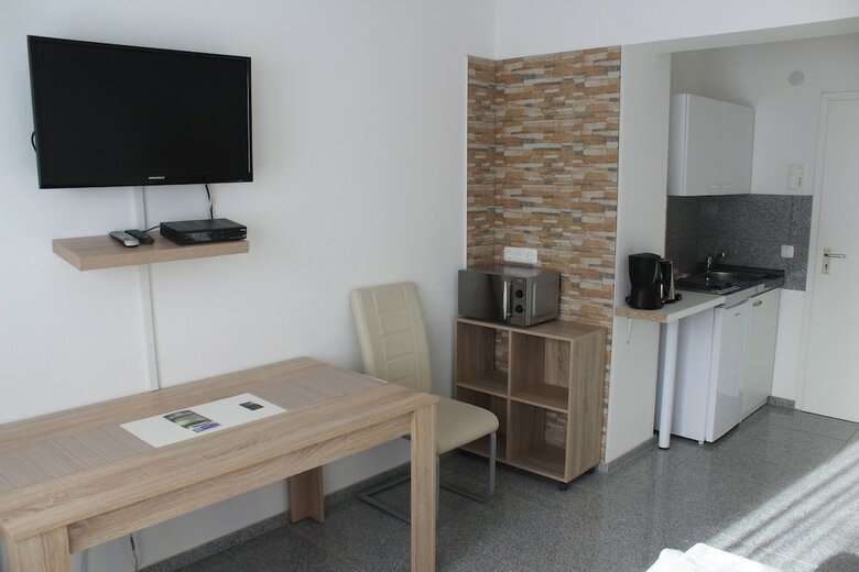 Lipp Apartments