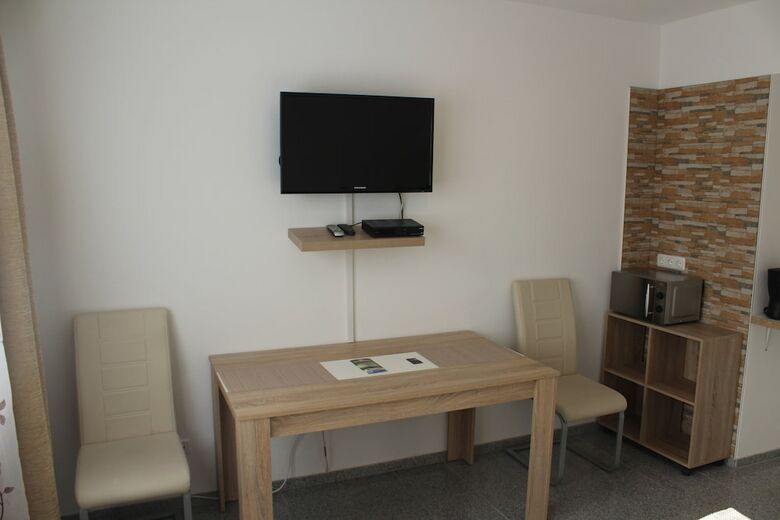 Lipp Apartments