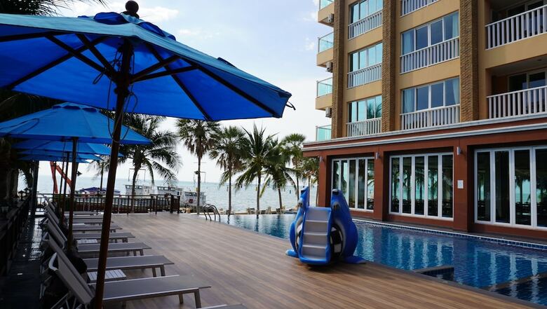 Hotel Saisawan Beach Resort