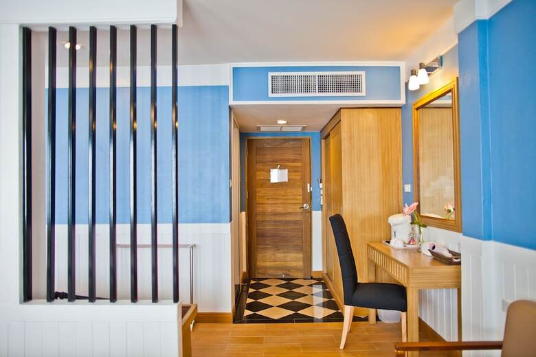 Paradise Hotel