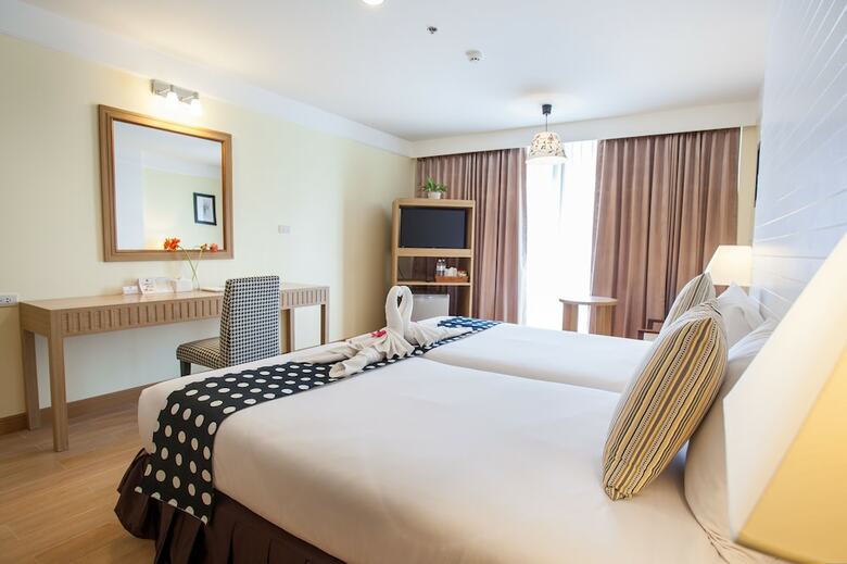 Paradise Hotel