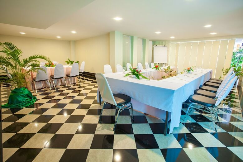 Paradise Hotel