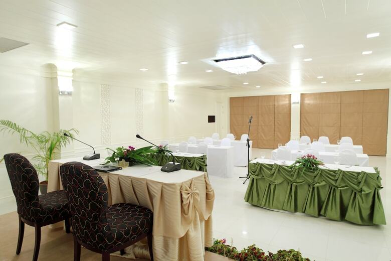 Paradise Hotel